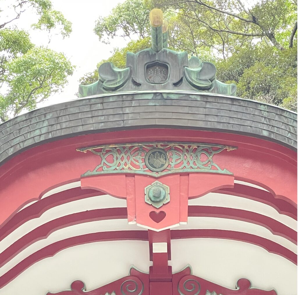 来宮神社の境内にある縁起の良い猪の目モチーフ