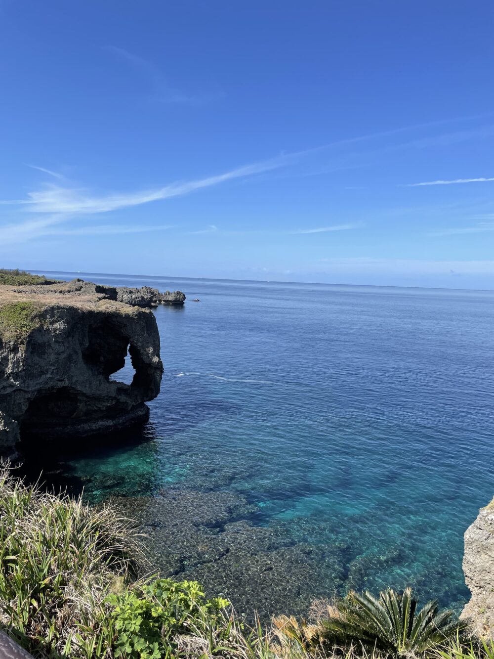 沖縄の絶景スポット万座毛の象の鼻岩