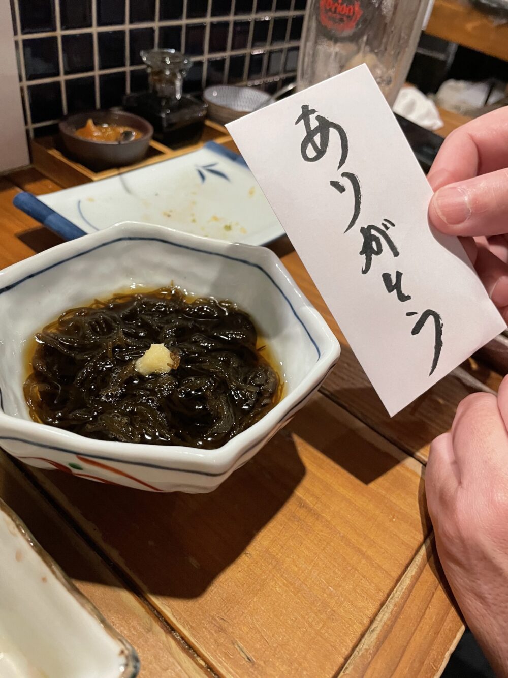 もずく酢と手書きの「ありがとう」のメッセージ