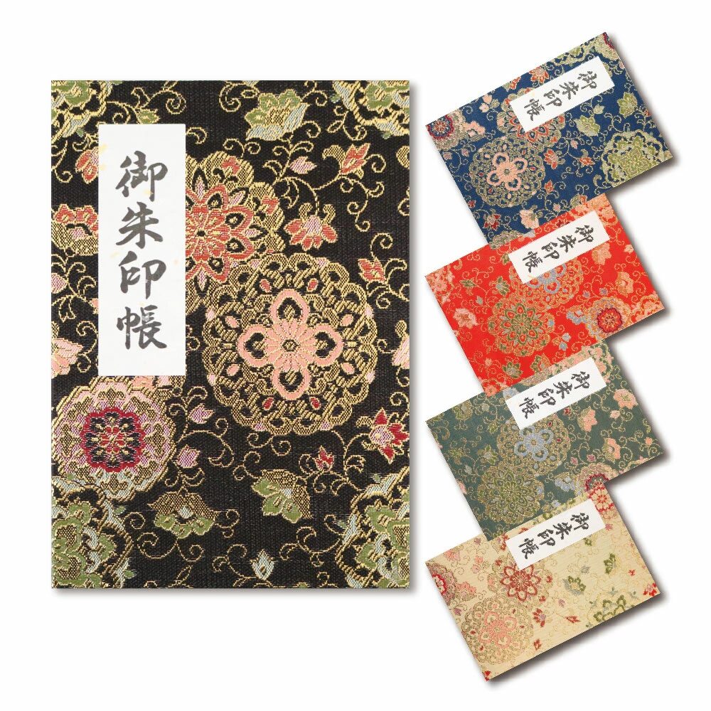 華紋唐草柄の御朱印帳。黒地に金糸がきらめく大判と、赤・紺・緑・生成りの小判が並ぶ上品な和柄デザイン。