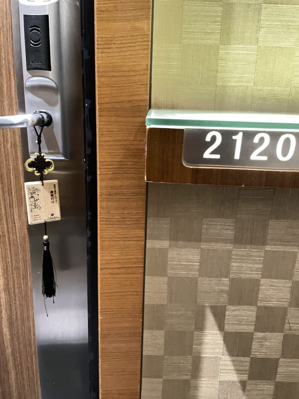 長富宮飯店のルームドアに掛けられたチャーム