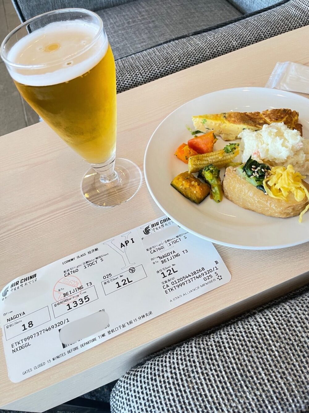 セントレアのプライオリティパスラウンジでのビールと軽食