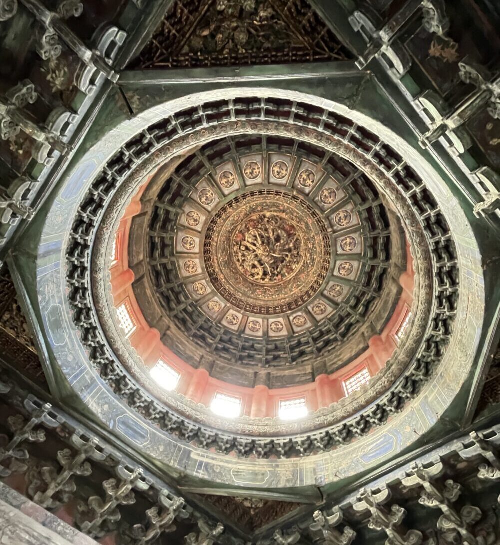 紫禁城・御花園の萬春亭内部にある龍の藻井
