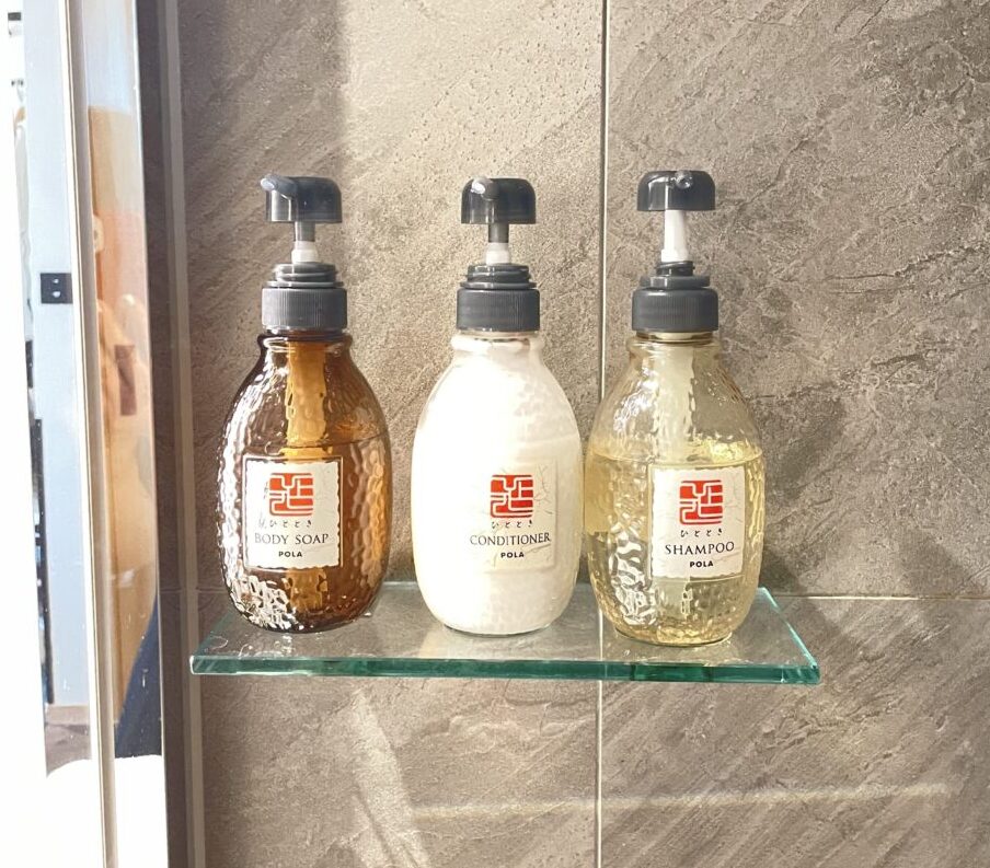 ソラリア西鉄ホテル台北西門のバスルーム備え付けシャンプー・コンディショナー・ボディソープ(POLA)