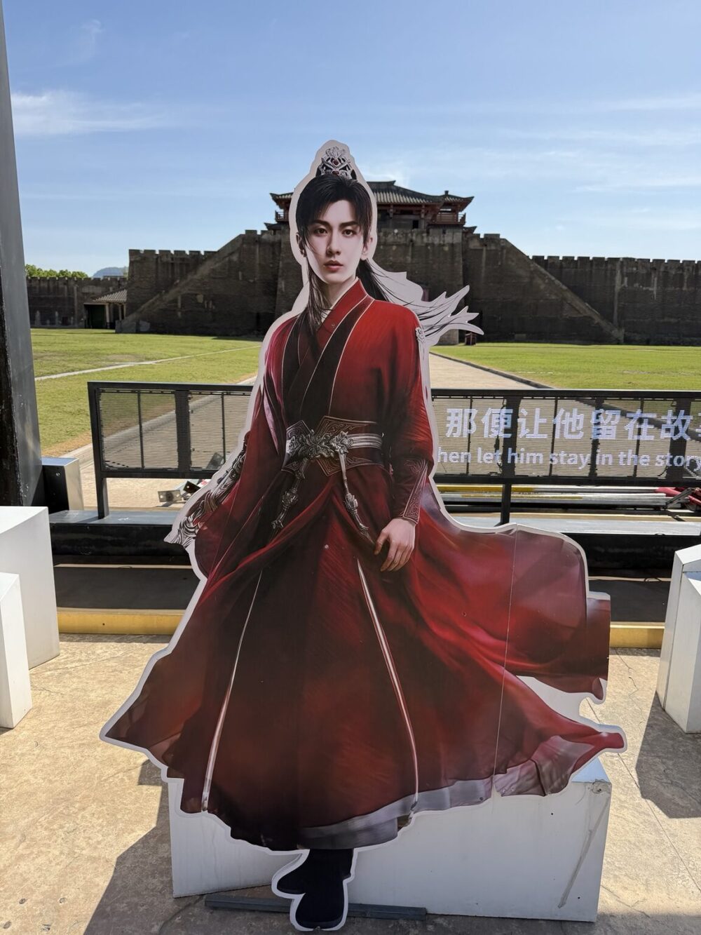 秦王宮景区に設置された『蓮花楼』成毅さんの等身大パネル