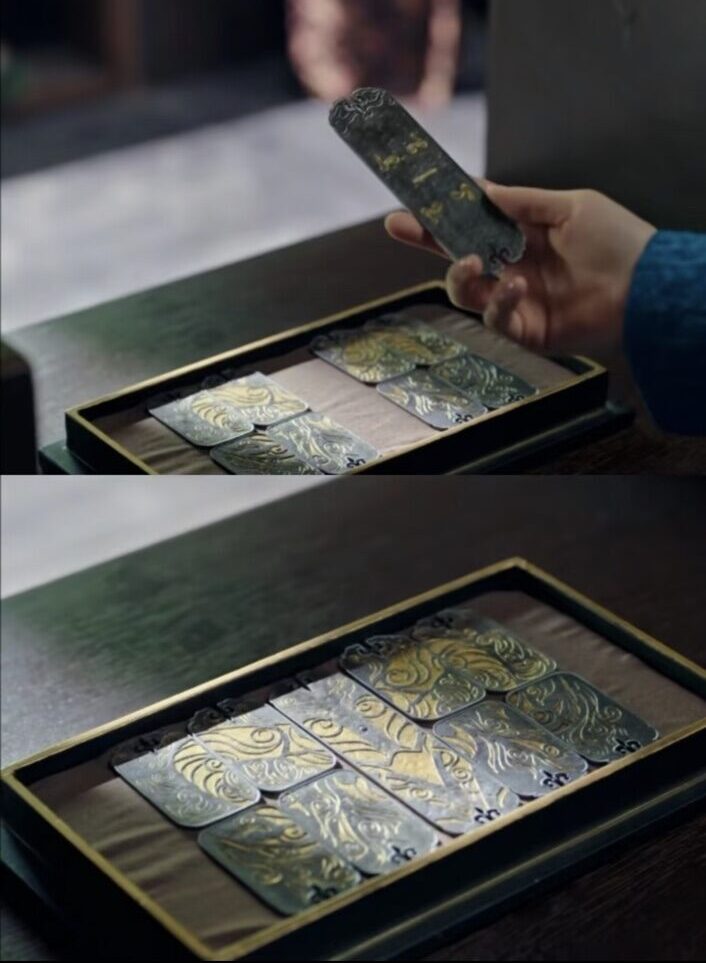 『花間令』最終回のラストシーン。青い袖の人物が令牌を証拠保管庫へ戻し、9枚の令牌がそろう場面。